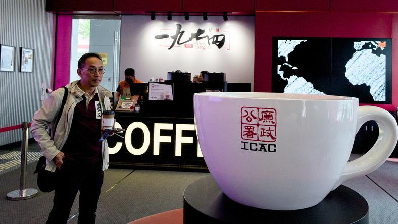 卖周边的风,刮到了“官方机构”